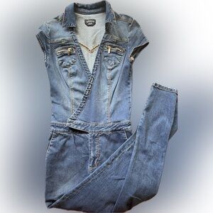 Bebe Fitted Denim Jumpsuit - V-Neck, Waist-Seam, Short Sleeve, Size 00